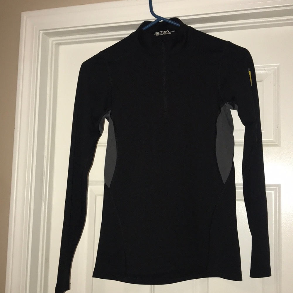 1/4 zip Arcteryx top